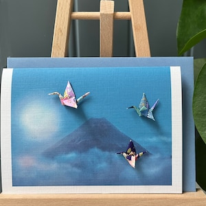 Carte de voeux faite main trois grues en origami au-dessus du crépuscule du mont Fuji