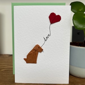 Carte de voeux faite main en origami chien et ballon coeur rouge « Love »