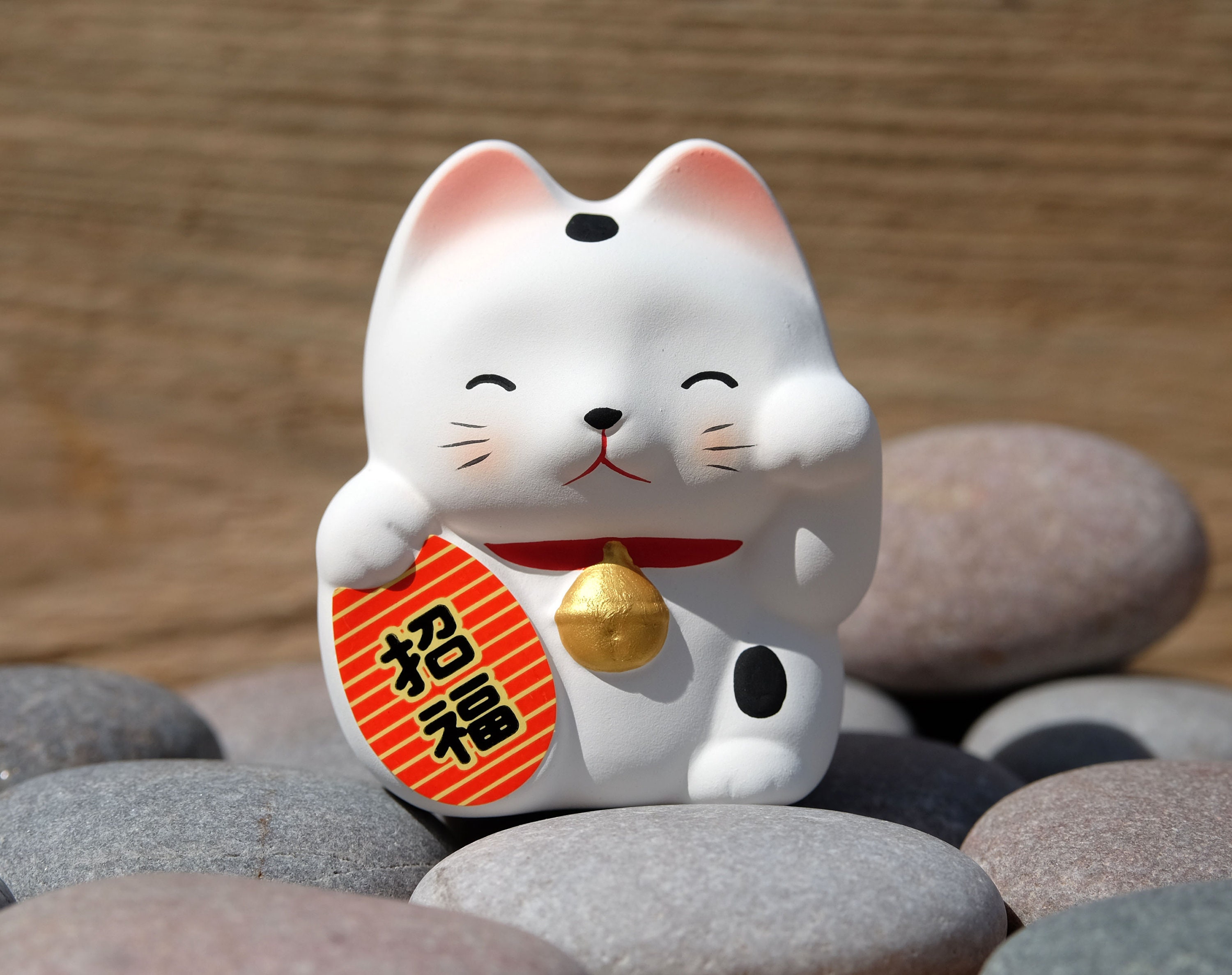 Maneki Neko – Gatto Portafortuna Giapponese In Ceramica, Bianco (Purezza E Felicità) – Altezza 5,2 Cm – Prodotto In Giappone