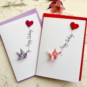 Geburtstagskarte Origami Kran handgemacht, aus japanischem Chiyogami Papier, violett/rot geblümt, Luftballon Herz für jemand Besonderen, personalisierbar, A6