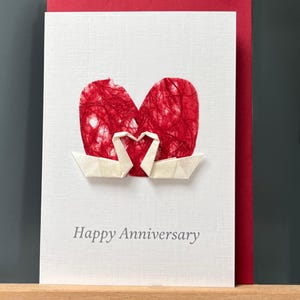 Paire de cartes de joyeux anniversaire faites main, cygnes origami et coeur texturé rouge, papier mûrier japonais A6 pour quelqu'un de spécial