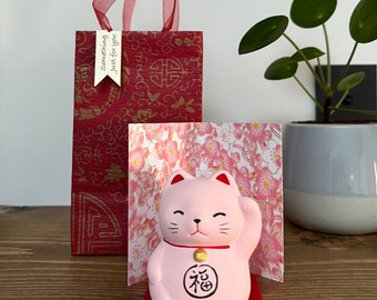 Adorable petit chat porte-bonheur japonais rose pour l'amour et le bonheur et sac cadeau Maneki Neko japonais