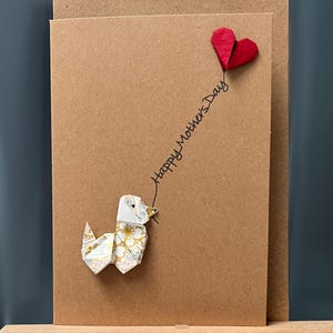 Handgemachte glückliche Muttertagskarte Niedliche Origami stehend Weißgold Hund & Herz Ballon japanisches Chiyogami Yuzen Blumenpapier für Hundeliebhaber
