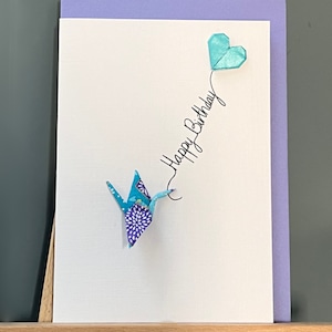Carte d'anniversaire faite main - Grue en origami, turquoise, ballon coeur bleu - « Happy Birthday »