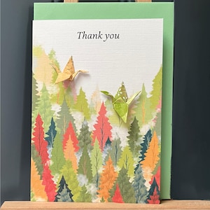 Carte de remerciement faite main, deux grues en origami au-dessus d'une forêt dans la brume, papier japonais Yuzen pour quelqu'un de spécial A6