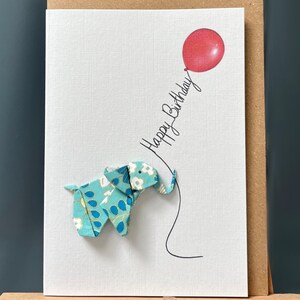 Handgemachte Geburtstagskarte Origami Elefant Ente Ei blau, gelbe Blumen und roter Ballon japanisches Yuzen Papier A6 für Tier, Naturliebhaber