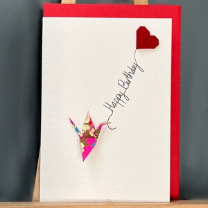 Handgemachte Grußkarte Origami fuchsia rosa Kranich und Herzballon 'Happy Birthday'