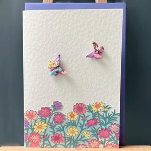 Carte de voeux faite main origami papillons violets et fleurs personnalisables parfaite pour un anniversaire, un anniversaire, un remerciement, juste une carte de correspondance