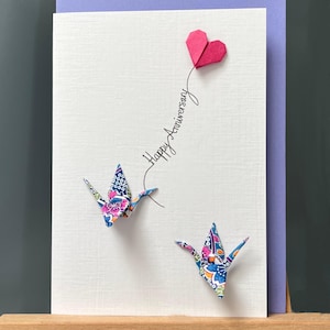Carte joyeux anniversaire faite main 2 grues en origami et ballon coeur cerise Papier yuzen japonais violet Design romantique pour quelqu'un de spécial
