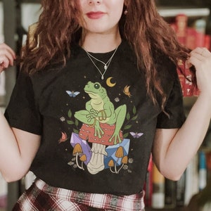 Frog Mushroom T-Shirt: Dark Cottagecore Mystic Fairycore Tee