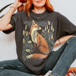 T-shirt linogravure renard fleurs sauvages, t-shirt couleurs confort, chemise vintage cottagecore, t-shirt forestcore, cadeau pour amateur de renard, chemise Woodland