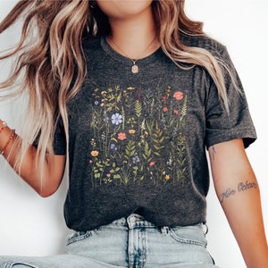 Dried Wildflowers T-Shirt Boho Style Pressed Wild Flower TShirt Cottagecore T Shirt, Nature Lover Top Floral Tee Fairy Aesthetic Minimalist