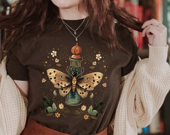 Camiseta Poción de Polilla: Camiseta de Bruja Dark Cottagecore
