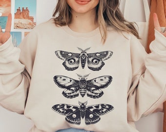 Vintage Linolschnitt Motte Sweatshirt, wunderliche Schmetterling Boho Pullover, Cottagecore Linoldruck Crew, Geschenk für Sie, Goblincore Kleidung