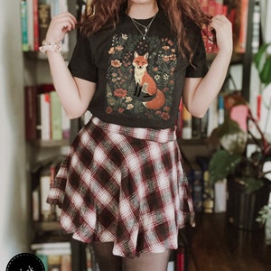 Chemise mignonne de renard de fleur, chemise florale vintage de Cottagecore, prairie de fleurs sauvages, cadeau damant de forêt pour elle, tee-shirt Fairycore, T-shirt Forestcore Noir