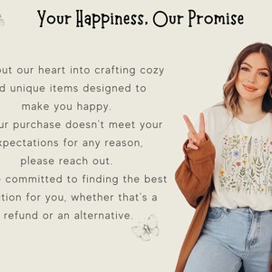 Puede incluir: Una mujer lleva una camiseta blanca con estampado floral y un c&aacute;rdigan marr&oacute;n. La camiseta tiene el texto "Your Happiness, Our Promise" y un logotipo con el texto "Forest Fables".