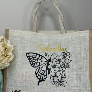 Bolso de yute para regalo de mariposa con nombre, bolso personalizado para ella, regalo para ellas, bolso de yute de mariposa y flores