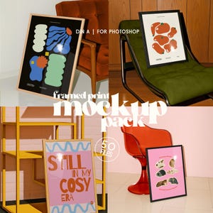 Può includere: Una collezione di stampe artistiche incorniciate in un pacchetto mockup. Le stampe presentano vari design, tra cui forme astratte, illustrazioni di pomodori e il testo "Still in my Cosy Era". L'immagine include anche il testo "DNA | FOR PHOTOSHOP" e "50 FILES."