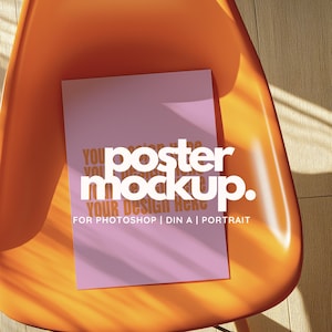 Poster Druck auf Orange Plastik Stuhl Mockup | DIN A Single Template Download für Künstler und Verkäufer von Wandkunst, Modern Realistisch PSD