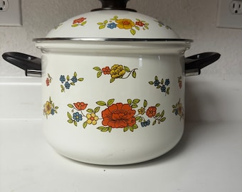 Vintage Summer Garden stock pot with lid