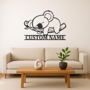 Decorazione da parete in metallo con nome Koala personalizzato, cartello personalizzato per cameretta, decorazione Koala per cameretta, simpatico regalo da parete con animale addormentato per la cameretta dei bambini.