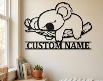 Gepersonaliseerd koala-naambord, koala-decoratie voor de babykamer, kraamcadeau, metalen wanddecoratie.