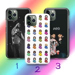 Peut inclure: Trois étuis de téléphone différents. Le premier étui est noir avec des étoiles blanches et une photo d'une personne sur scène. Le deuxième étui est blanc avec un motif de femmes enceintes de dessin animé colorées. Le troisième étui est noir avec le mot "OVOXO" en texte blanc et une photo de deux personnes.