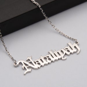 Collar con nombre en inglés antiguo, collar con nombre personalizado, regalos personalizados, collar con nombre gótico personalizado, regalos para el día de la madre, regalo de Navidad