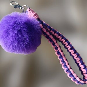Llaveros hechos a mano con pompones
