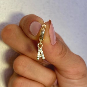 Benutzerdefinierte 14k Gold Diamant Buchstaben Ohrringe, Gold Hoop erste Ohrringe personalisierte Typenschild Schmuck, zierliche baumeln Erringe Schwiegermutter Geschenk