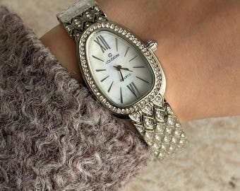 Montre bulgare avec cadran nacré argenté et montre en pierre