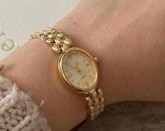 Montre vintage élégante et élégante à cadran ovale
