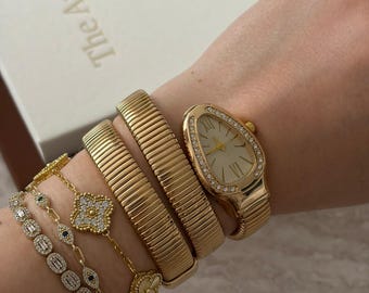 Montre serpent de luxe en pierre dorée
