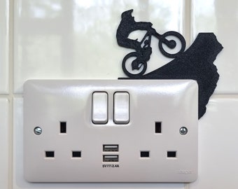 Decoração de interruptor de luz para ciclista de montanha | Decoração de tomada para ciclismo downhill / Arte de parede | Acrobacia de ciclismo em tomada | Presente para MTB