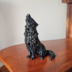 Voronoi Wolf Statue / Wild Animal Sculpture / Geometric Beast / Lupus Rufus Office Desk Ornament Model Christmas Gift / Work Place Decor