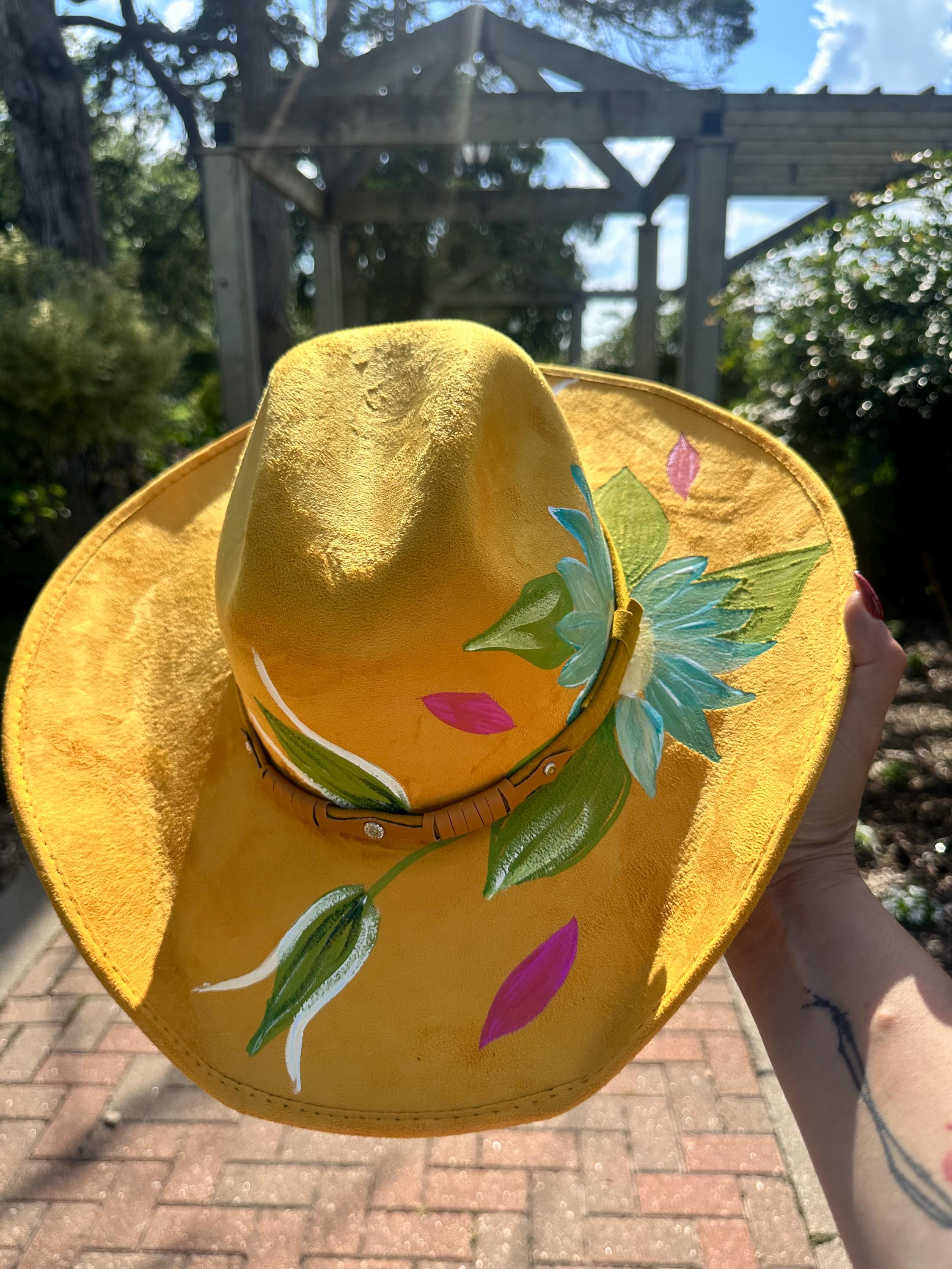 Hand-painted Yellow Cowgirl Hat – Floral Suede Western  display picture 1