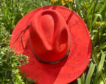 Handbränd cowgirl fedorahatt, västerländsk blommig mockastil