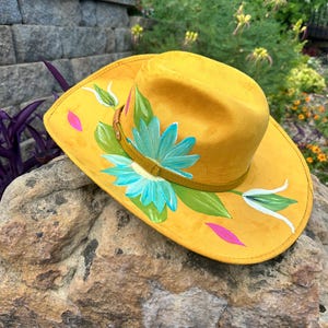 Hand-Painted Yellow Cowgirl Hat – Floral Western Hat – Boho Suede Hat for Women – Unique Festival Accessory – Custom Cowboy Hat