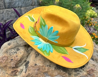 Hand-Painted Yellow Cowgirl Hat – Floral Western Hat – Boho Suede Hat for Women – Unique Festival Accessory – Custom Cowboy Hat