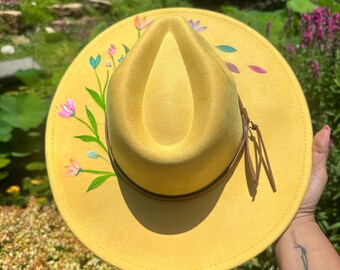 Hand-painted Yellow Fedora, Floral Western Rancher Hat - Etsy display picture 1