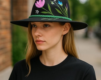 Handbemalter Fedora Hut mit breiter Krempe. Muttertagsgeschenk