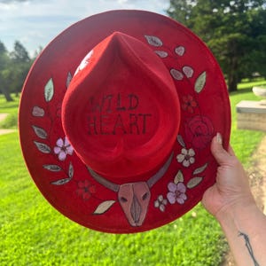 Red Heart Shaped Western Fedora Hat – Hand Burned Hand Painted Wide Brim Felt Hat, Bride Cowgirl Hat, Floral Rancher Hat, Painted Hippie Hat