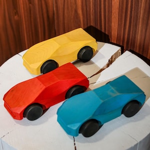 Juego de coches de juguete de madera: vehículos de madera natural hechos a mano para niños. Regalo perfecto para niños pequeños.