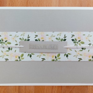 Glückwunschkarte Blümchen grau/beige
