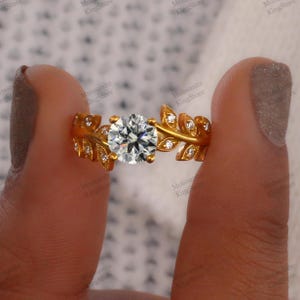 Gold Leaf Moissanite Engagement Ring / Nature-Inspired Wedding Band / Vintage Floral Ring / Gold Branch Promise Ring / Bridal Jewelry Gift.