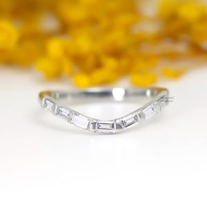 14k Solid Gold gebogener Moissanit Baguette Ehering | Zierlicher Stapelring Damen | Baguette Moissante Ring | Minimalist Kontur Ring Gold