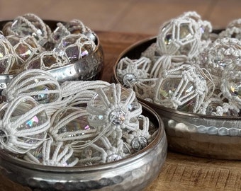 Makramee Weihnachtsbaumkugel Glas/Weiß