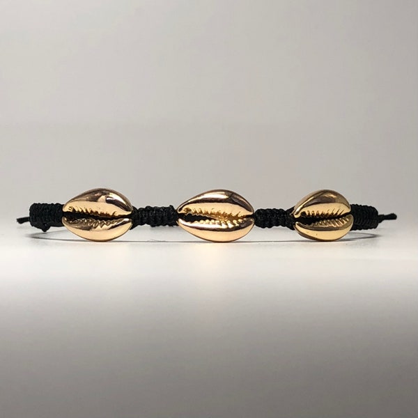 14K Gold Cowrie Shell Bracelet