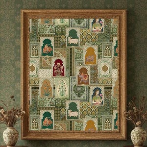 Puede incluir: Una obra de arte enmarcada con un diseño de patchwork en tonos verdes, rojos y dorados. La obra de arte se exhibe en un salón con cortinas y muebles a juego. El marco es de madera.