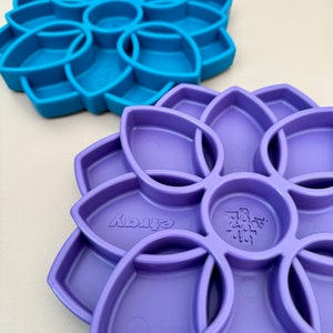 Lick mat for dogs and cats, dog lick mat purple & blue, Licki Mat, feeding station, slow bowl, dog food activity, dog toy